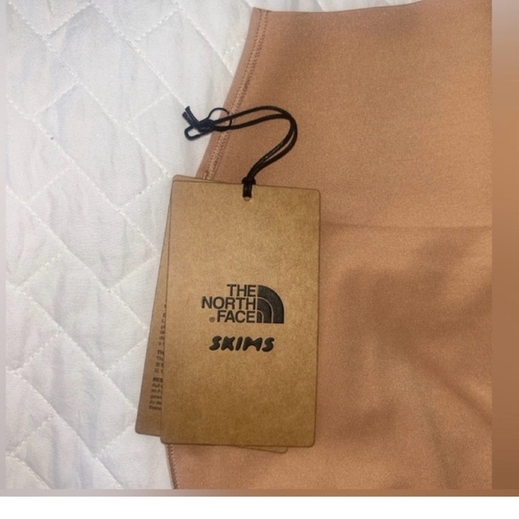 NWT skims x Northface Refina leggings color ochre rare collab XXS - Picture 8 of 11
